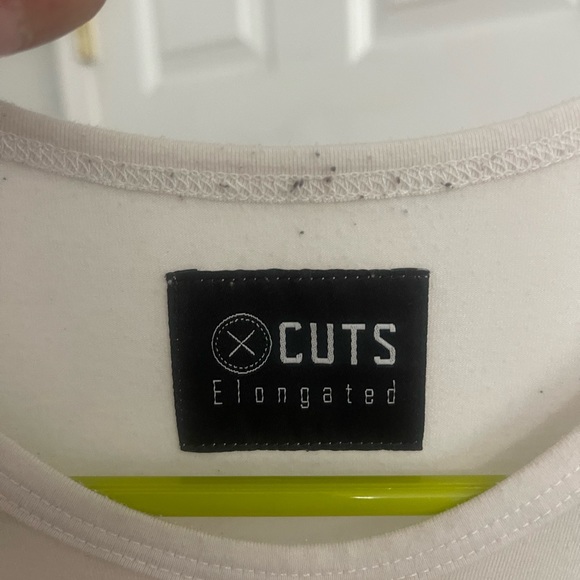 Mens White Cuts elongated tshirt. Mens small. Old cut - Picture 2 of 3